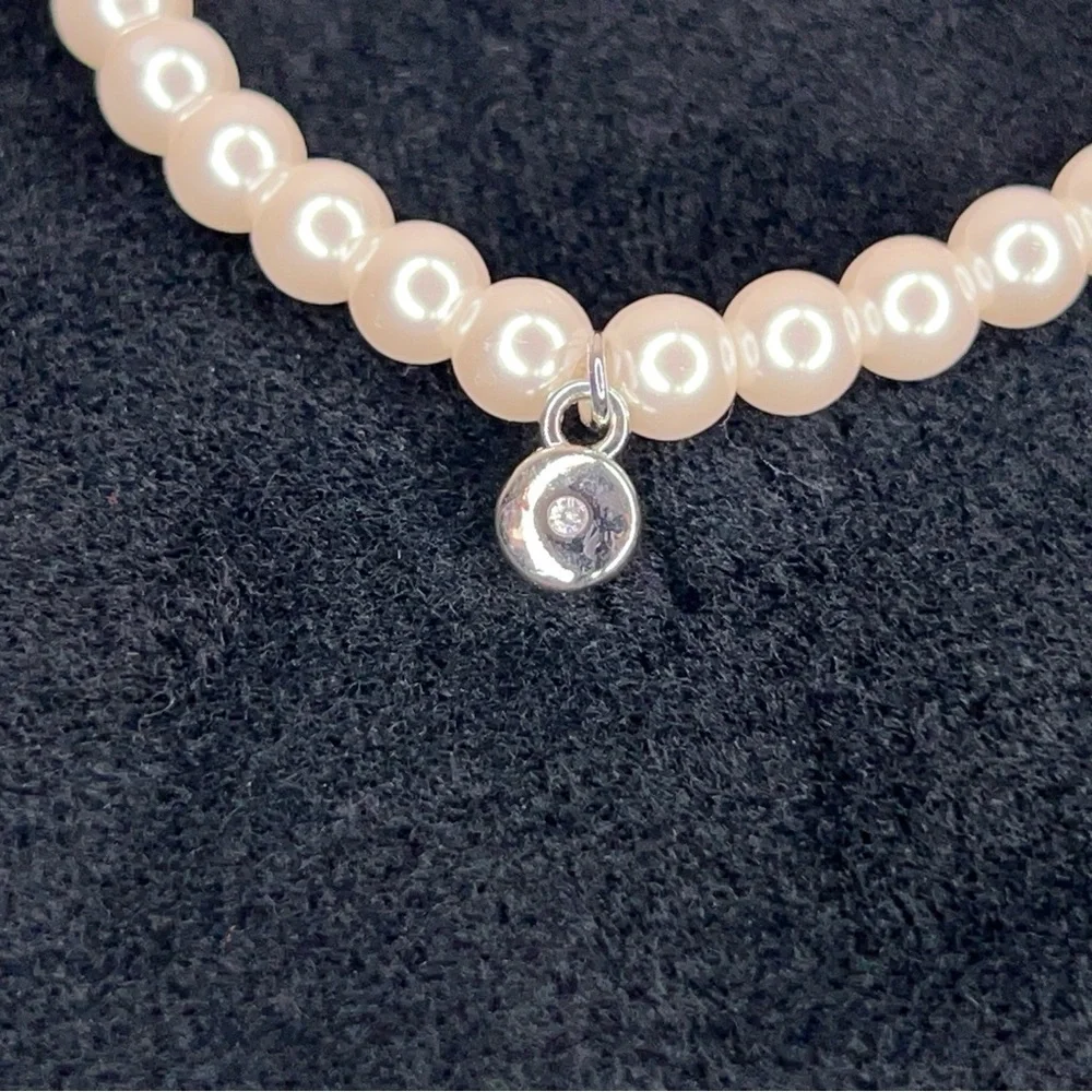Vintage Pearly Style Bracelet Classic Retro Stretch Ivory White Silver Charm
